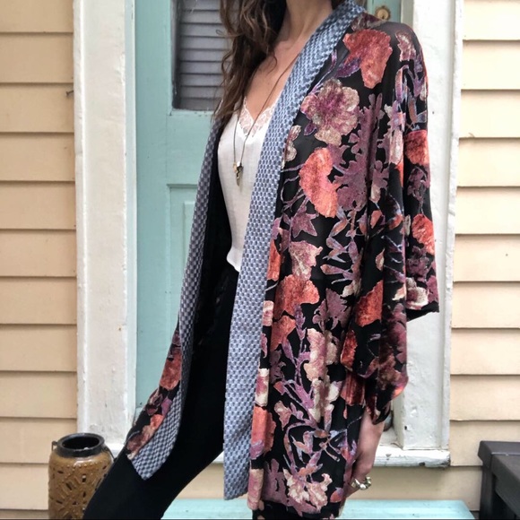 H&M Jackets & Blazers - H&M velvet burnout kimono